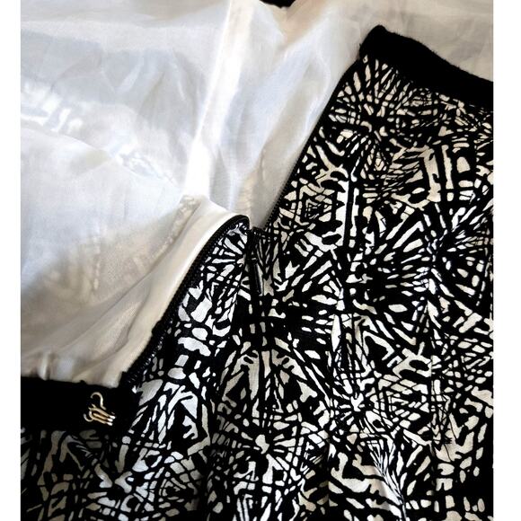 Christopher & Banks Women’s Black & White Print Skirt – Size 12 - Picture 7 of 7